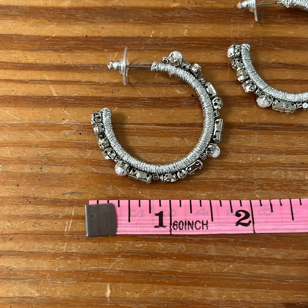 🔥🔥 Medium size silver tone hoops with rhinestone and faux pearl embellishments - Picture 4 of 4